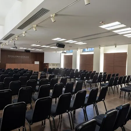 Western Monza E Brianza Palace Hotell 4*